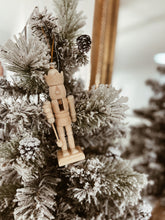 Load image into Gallery viewer, Set of 6 Nutcracker