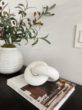 Load image into Gallery viewer, Wooden Knot