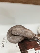 Load image into Gallery viewer, Wooden Knot
