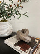 Load image into Gallery viewer, Wooden Knot